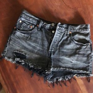 LEVIS 501 distressed black jean shorts w 29 NWOT
